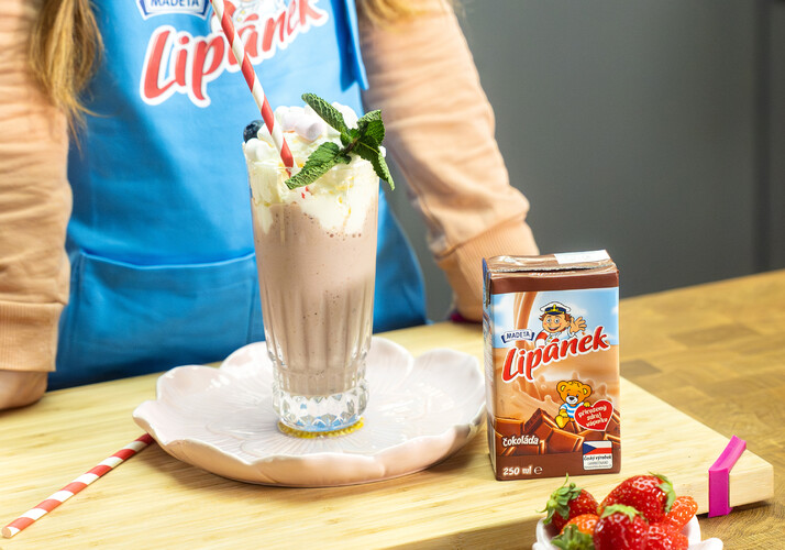 Jahodovo-čokoládový koktejl so sladkým mliečkom Lipánek