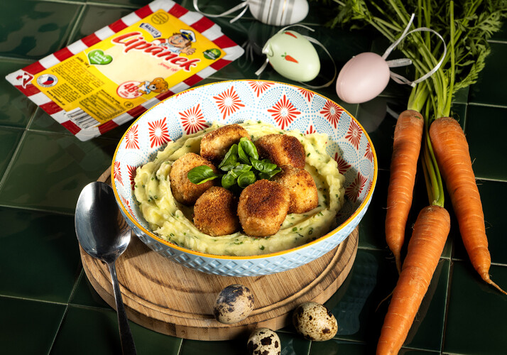 Kuracie guličky so syrom Lipánek v trojobale s bylinkovou zemiakovou kašou