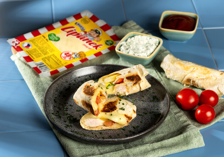 Miniburrito s kuracím mäsom, syrom Lipánek, hranolkami a zeleninou