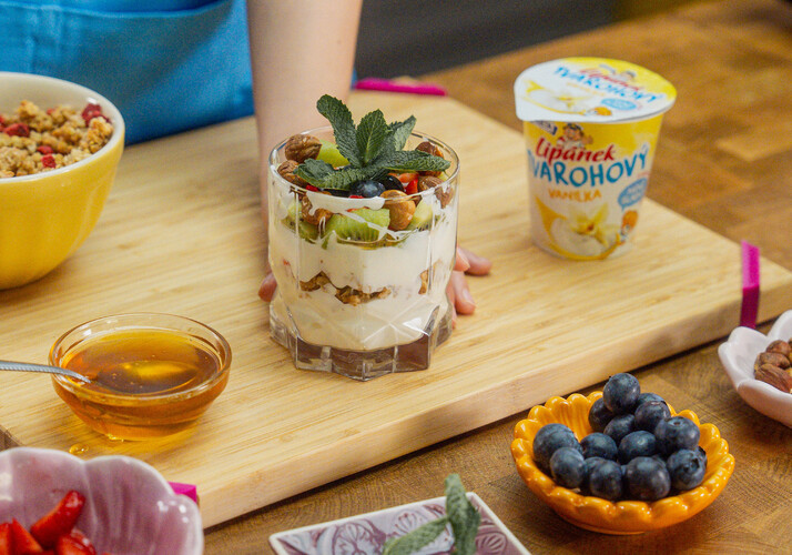 Ovocné parfait s tvarohovým Lipánkem, müsli a ovocím
