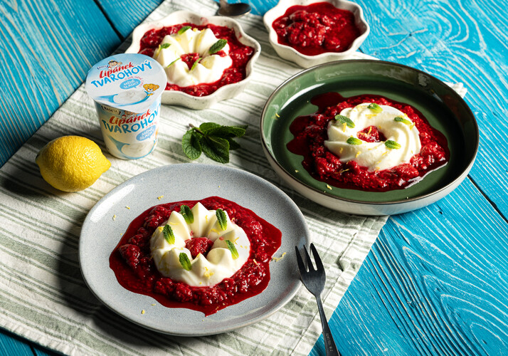 Panna cotta s tvarohovým Lipánkem a jahodami