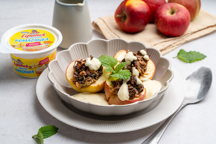 Vanilkové zapečené jablká s orechami a datľami