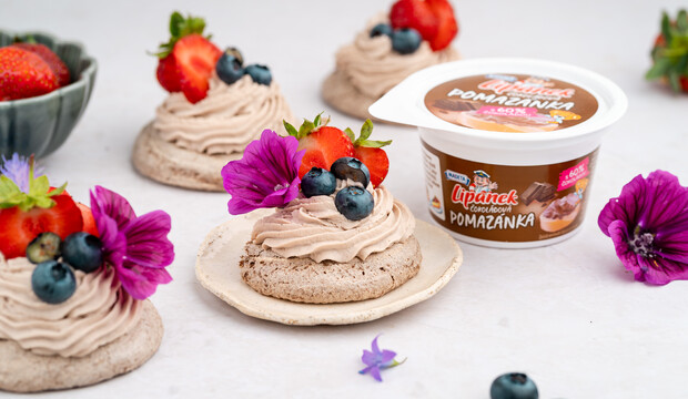 Čokoládové pusinky s kakaovým krémom a ovocím