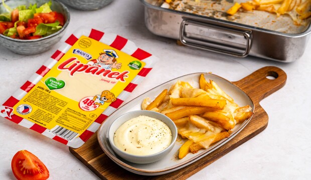 Pečené goudové hranolky s jemným sýrovým dipem