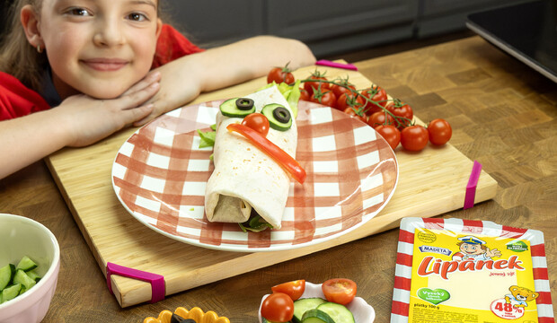 Plnený wrap s plátkovým syrom Lipánek