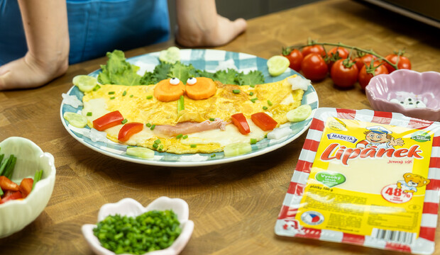 Vaječná omeleta so syrom Lipánek